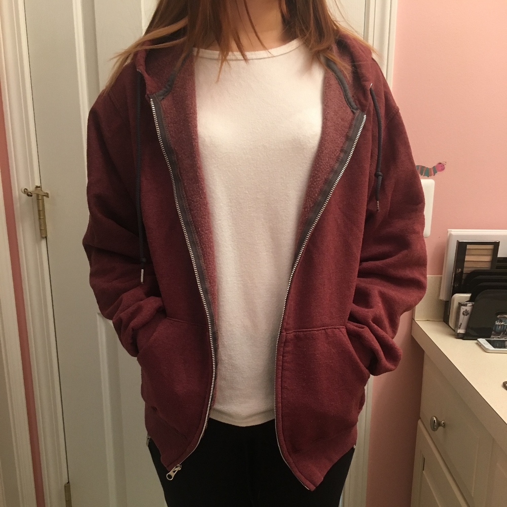 Dark red hoodie with zip-front